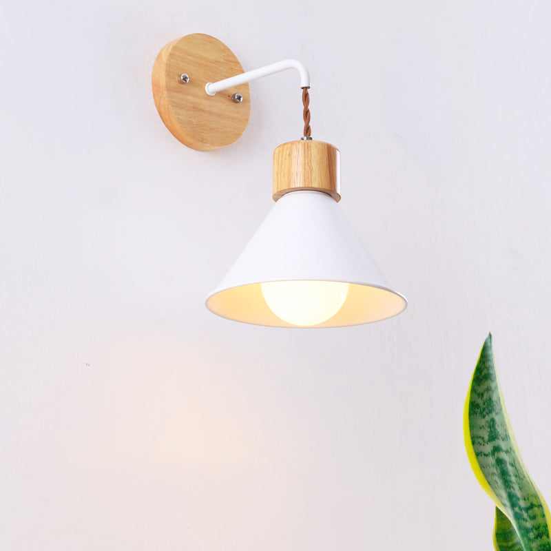 TimberLume | Wandlamp – De stijlvolle kegelvormige lamp met een houten kap Weiß Decorique.de