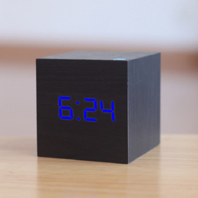 TimeCube | Digitaler quadratischer LED-Wecker Schwarz Blau Decorique.de