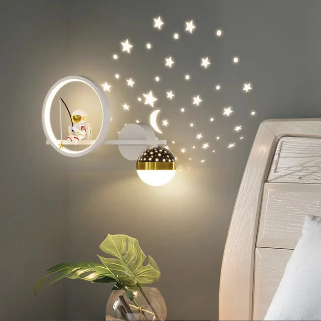 TinyGlow | Moderne Kinder Wandlampe Weiß rechts Drei Farben Decorique.de
