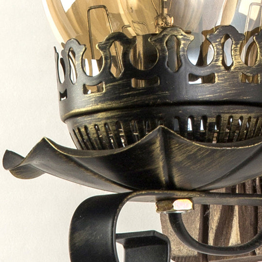 VintageHearth | Klassische Wandleuchte aus Holz Decorique.de