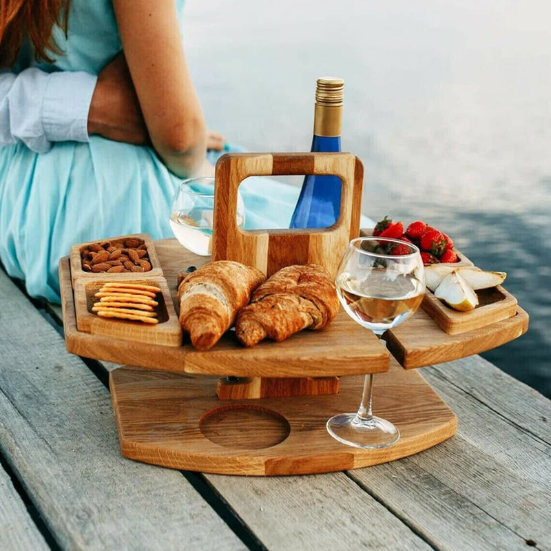 WineWay | Tragbarer Picknicktisch aus Holz mit Flaschenhalter Decorique.de