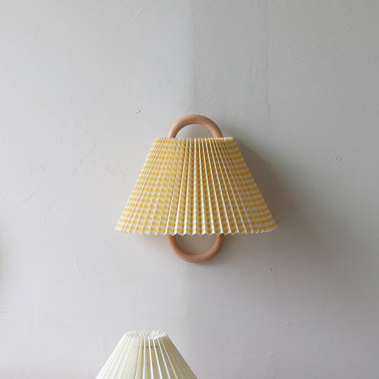 WoodCove | Halbkreis Wandleuchte aus Massivholz & Stoff Yellow - Pleated 230V Decorique.de