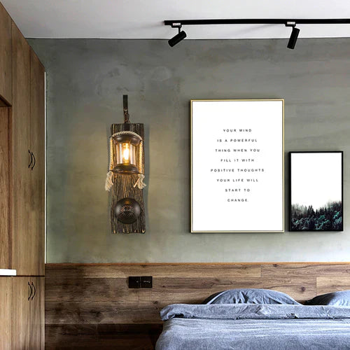 WoodlandFlame | Antike Holz Wandleuchte Decorique.de