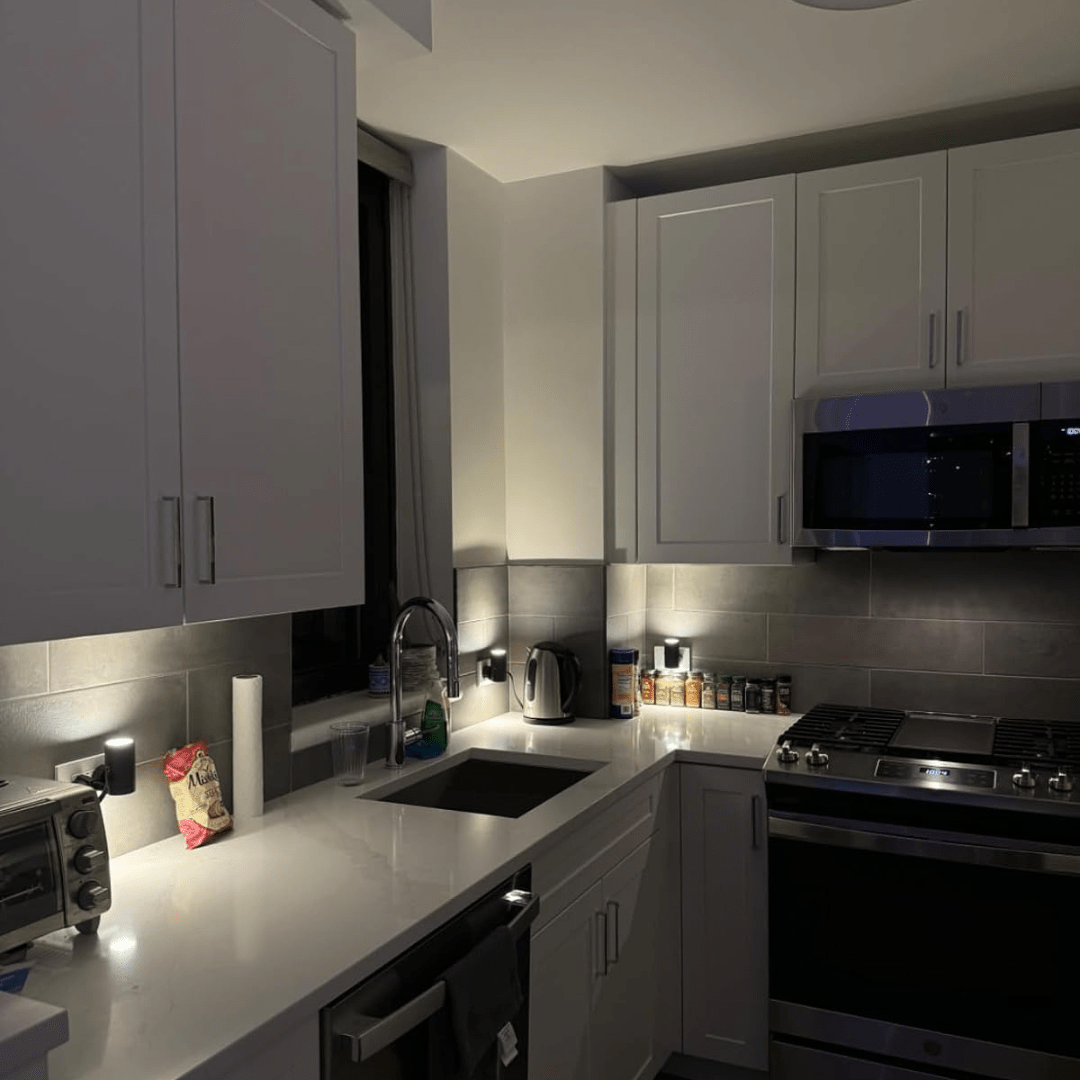 ZenPort | Automatische LED-Wandleuchte für beruhigende Nächte Decorique.de